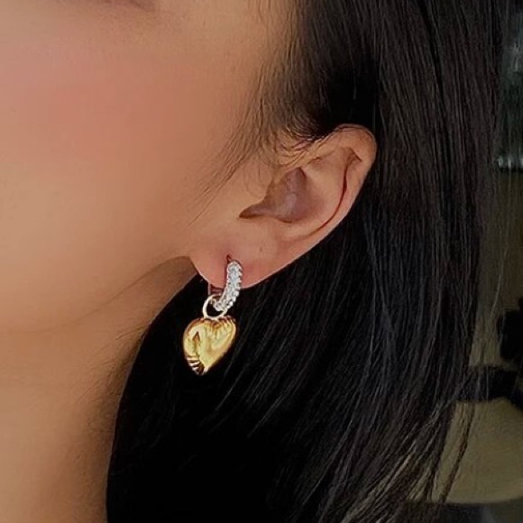 ⭐️ Star Heart Hoop Earrings - Picture 3 of 4